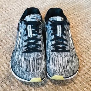 Altra BRAND NEW sneakers NEVER WORN!